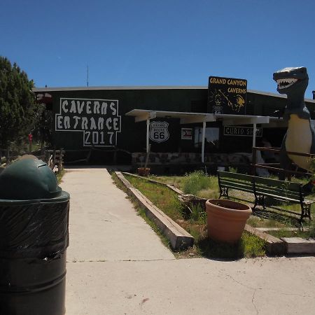 פיץ' ספרינגס Grand Canyon Caverns Inn מראה חיצוני תמונה